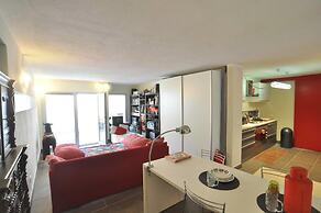Art House Margine Rosso