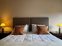 Urbana Suites & Studios 440
