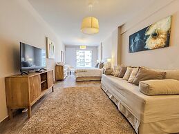 Urbana Suites & Studios 440