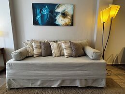 Urbana Suites & Studios 440
