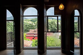 Life Gallery Hotel