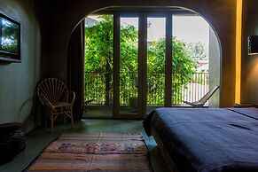 Life Gallery Hotel