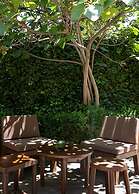 Life Gallery Hotel