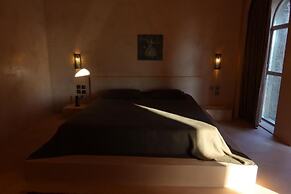 Life Gallery Hotel