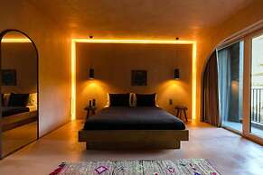 Life Gallery Hotel