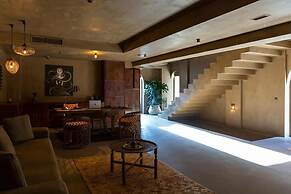 Life Gallery Hotel