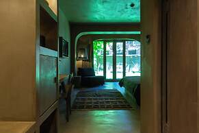 Life Gallery Hotel