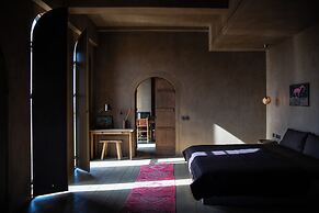 Life Gallery Hotel