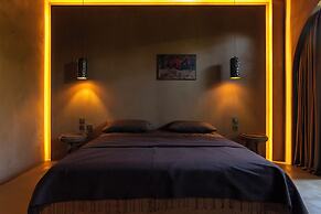 Life Gallery Hotel