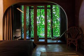 Life Gallery Hotel