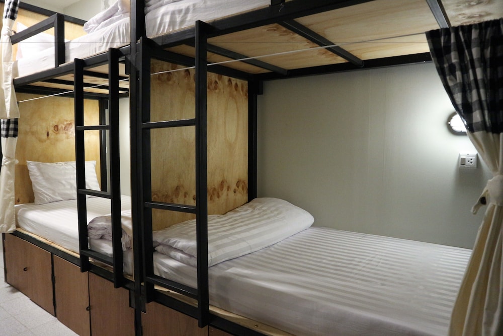 The Neighbors Hostel - Adults Only