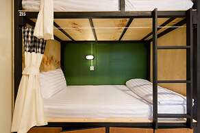 The Neighbors Hostel - Adults Only