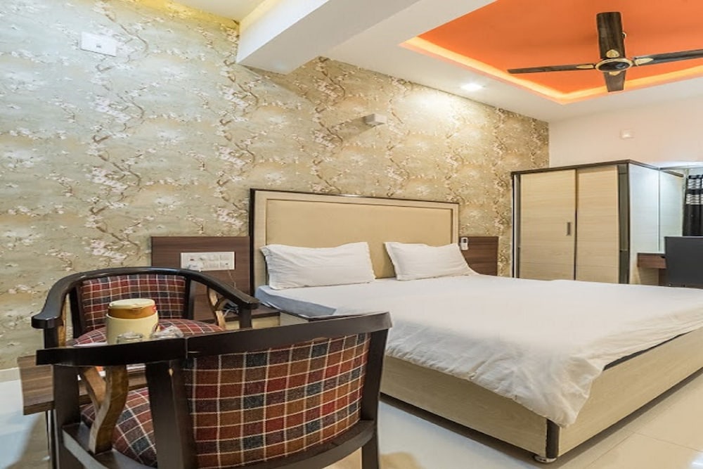 Hotel Zorba, Deesa