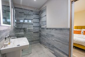 1 Elliot Terrace