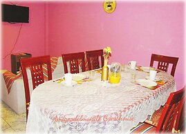 Amigos Del Mundo Guesthouse
