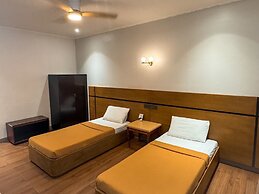 Metro Pines Inn