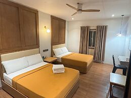 Metro Pines Inn