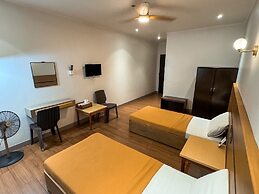 Metro Pines Inn