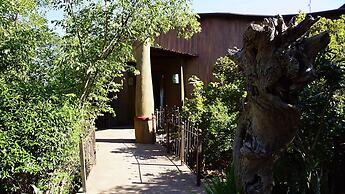 Leopards Rock Bush Boutique