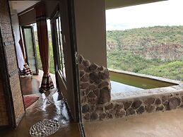 Leopards Rock Bush Boutique