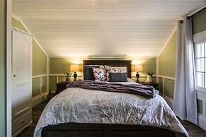 Kelowna Bed & Breakfast (CHATHAM HOUSE)