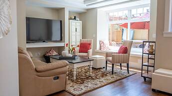 Kelowna Bed & Breakfast (CHATHAM HOUSE)