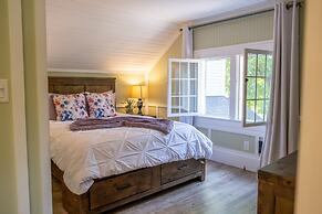 Kelowna Bed & Breakfast (CHATHAM HOUSE)