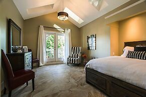 Kelowna Bed & Breakfast (CHATHAM HOUSE)