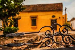 La Casa Amarilla