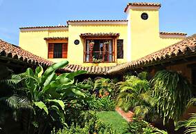 La Casa Amarilla
