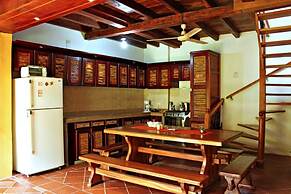 La Casa Amarilla