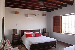 La Casa Amarilla