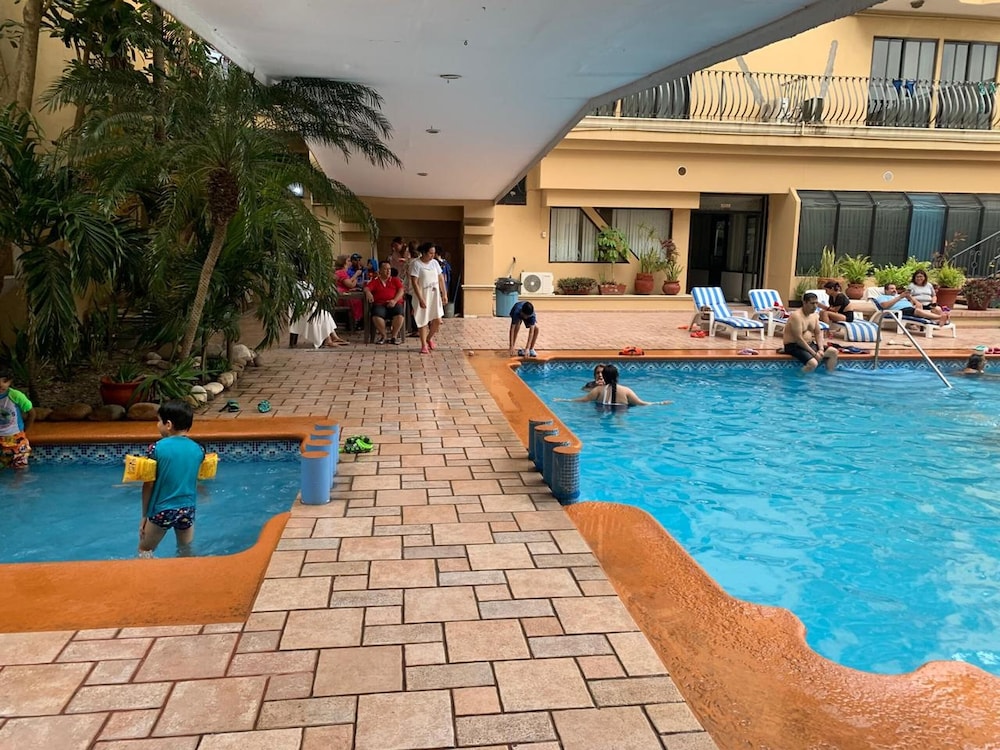 Grand Royal Tampico