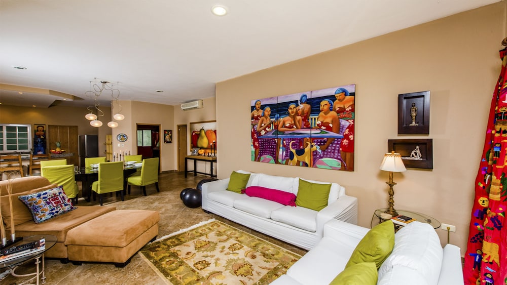 Las Olas 202 by PRP