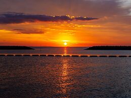 SUNSET BEACH HOTEL