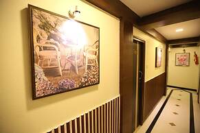 Hotel Happyland