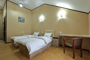 Hotel Seven Seasons