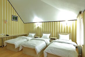 Hotel Seven Seasons
