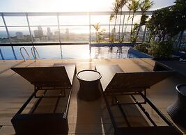 Simply Comfy Apartment by Patsamon