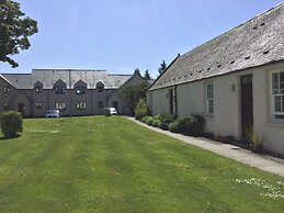 Inverness Apartments - Courtyard