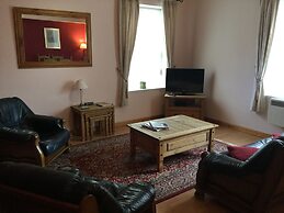 Inverness Apartments - Courtyard