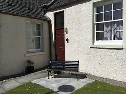 Inverness Apartments - Courtyard