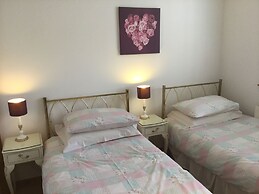 Inverness Apartments - Golf View