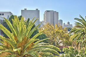 437 St Martini Gardens