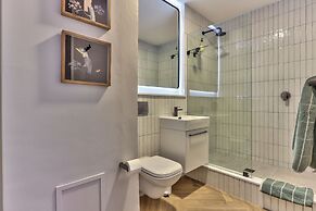 437 St Martini Gardens