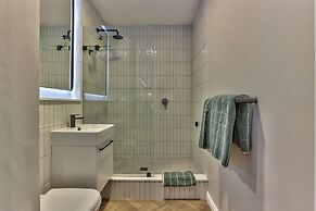 437 St Martini Gardens
