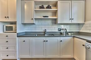 437 St Martini Gardens