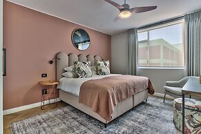 437 St Martini Gardens