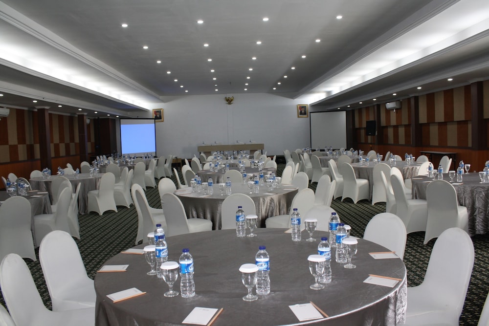 Grand Asrilia Hotel