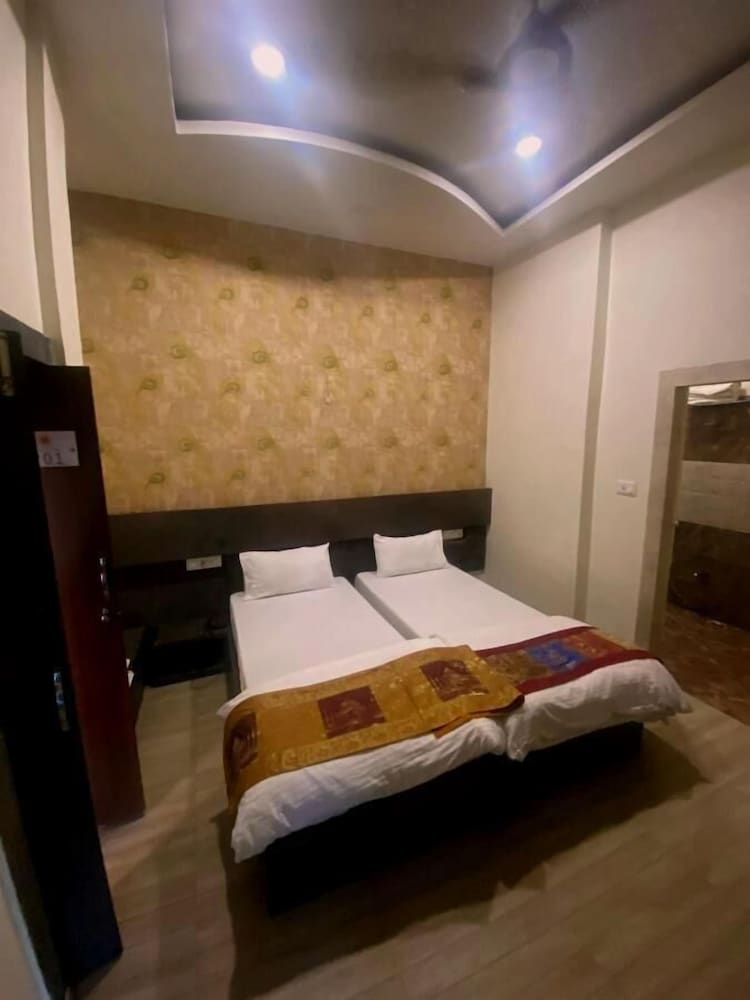 Dwivedi Hotels Sri Omkar Palace